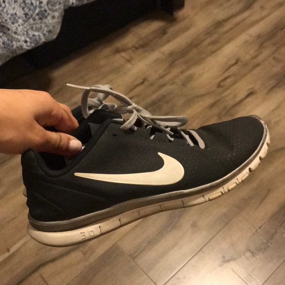 Nike shoes - Picture 1 of 2